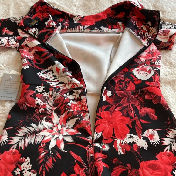 Floral midi dress. Size Medium. - Picture 11 of 15